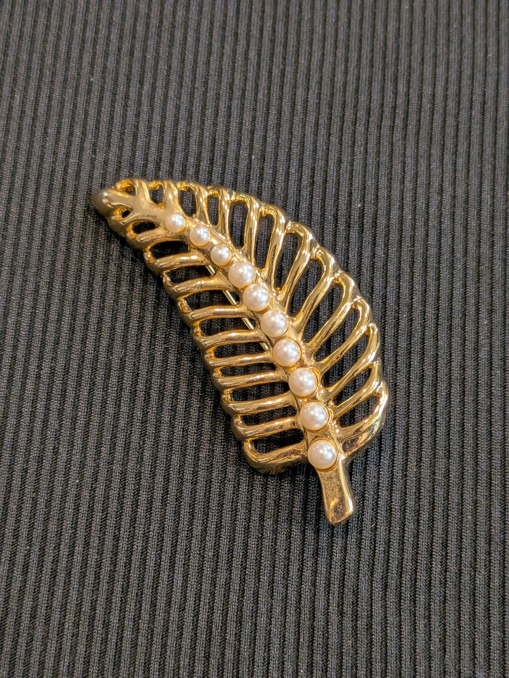 B#3: Trifari Vintage 1990s Gold Pearl Leaf Brooch - Elegant Women’s Jewelry